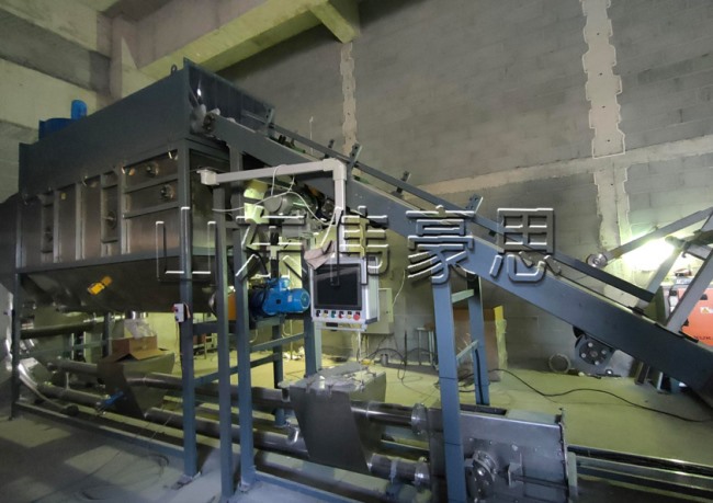 袋裝粉料自動拆包設(shè)備 自動破袋機(jī)客戶現(xiàn)場