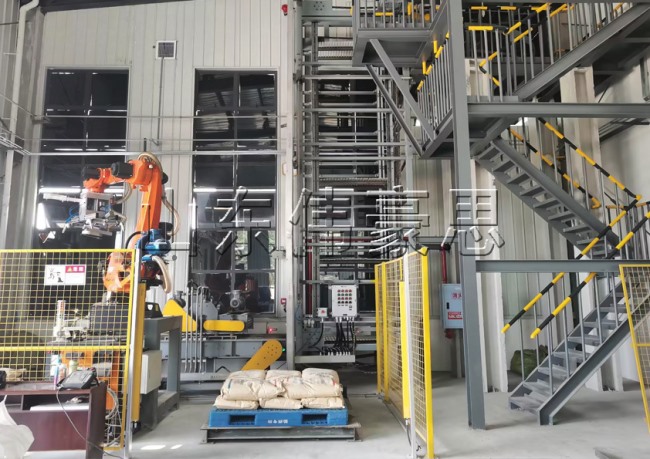 25KG袋料拆垛機(jī)器人+垂直提升機(jī)現(xiàn)場(chǎng)
