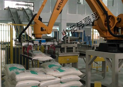 多用途機(jī)器人卸垛機(jī)是低成本高回報(bào)的自動(dòng)化設(shè)備