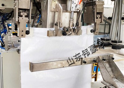 袋料自動上袋包裝生產(chǎn)線是如何完成整個工作流程的？