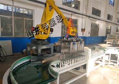 蜂窩煤碼垛機械手工作現(xiàn)場