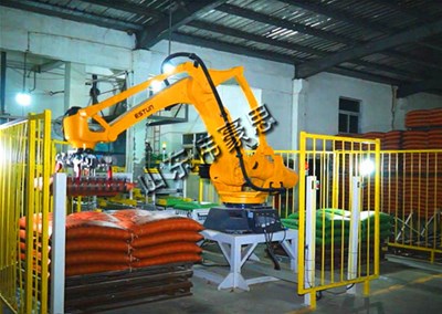 全自動袋裝化肥機(jī)器人碼垛機(jī)正在不斷進(jìn)步