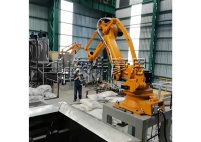 生石灰拆包機(jī)器人是如何節(jié)省人工的？