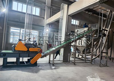 白炭黑自動(dòng)破袋機(jī)有何特點(diǎn)？