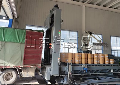 啤酒桶全自動(dòng)裝車機(jī) 推進(jìn)式裝車機(jī)工作現(xiàn)場(chǎng)
