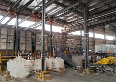 硫酸鉀自動噸袋拆袋機(jī) 噸包破包機(jī)現(xiàn)場案例